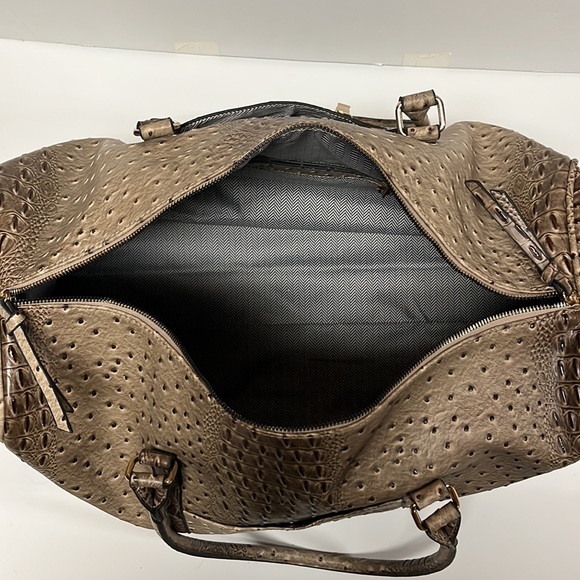 Faux alligator skin overnight bag - Picture 2 of 6